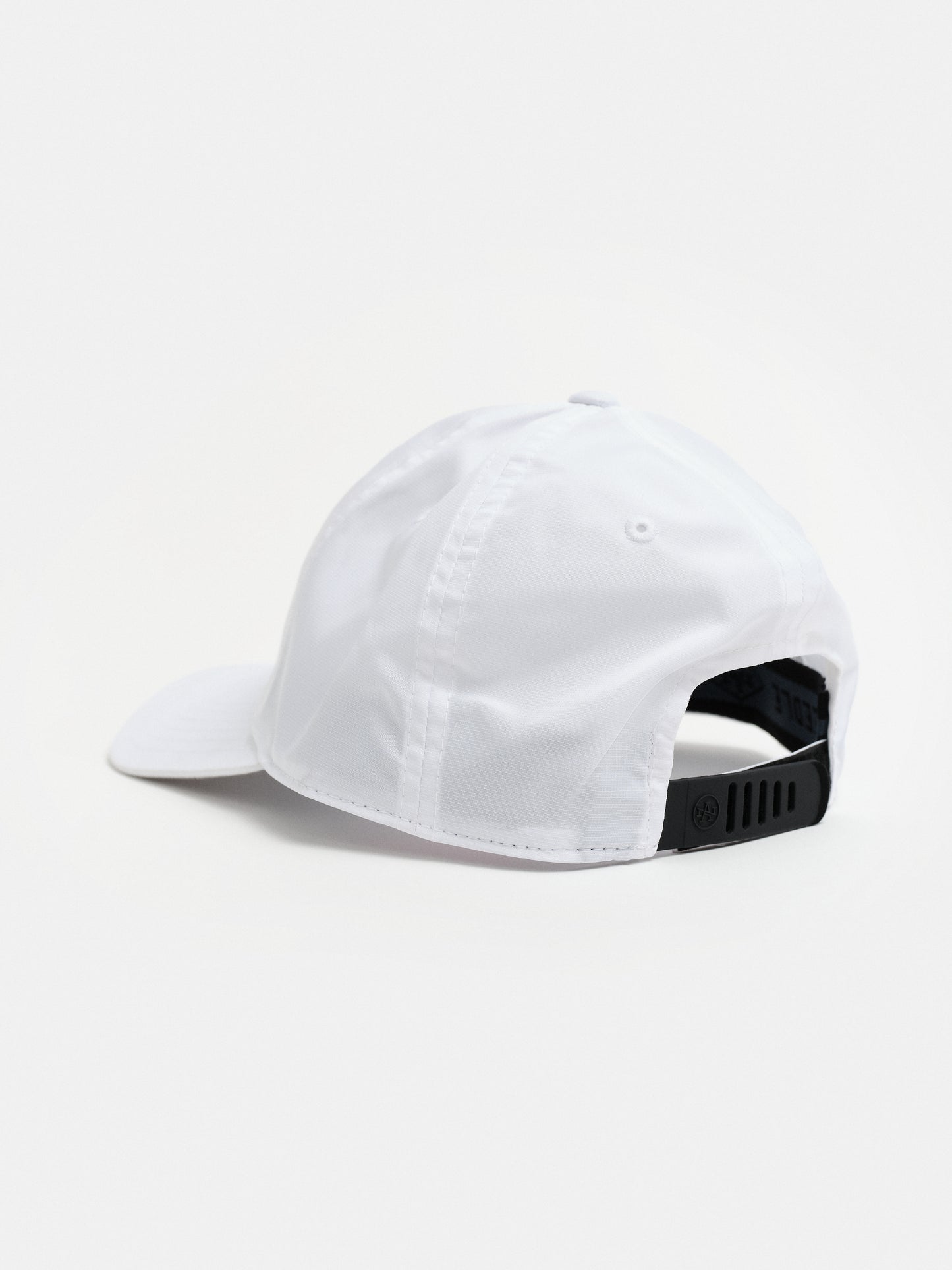 Performance Golf Hat in White
